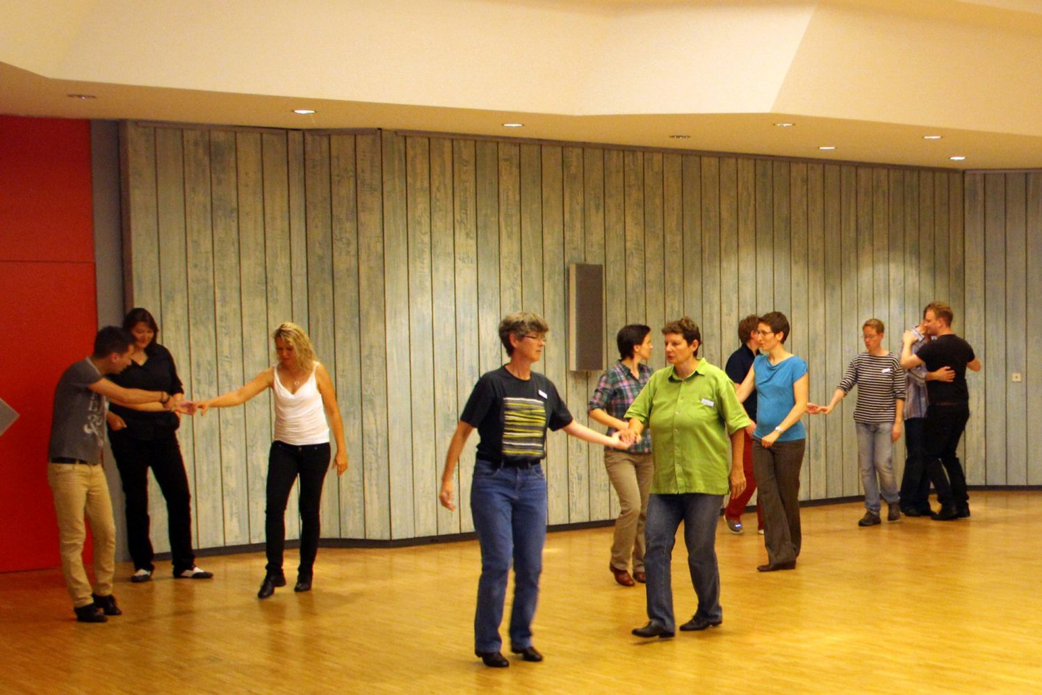 Die Tanzschule in Stuttgart Online-Tanzkurse für Discofox, Breakdance und Discowalzer